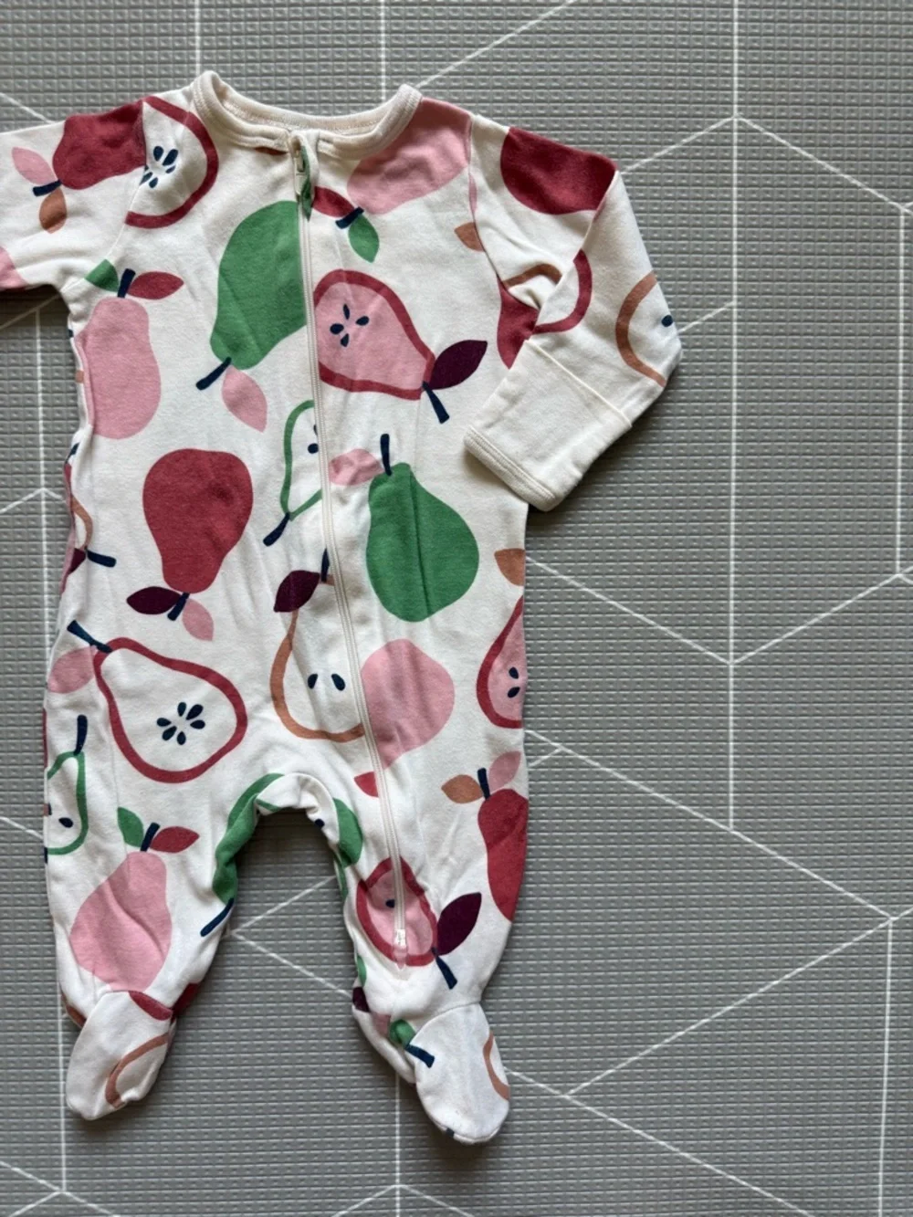 Wonder nation|Baby gender neutral White Footed One-piece,fruit:pear print•••0-3M